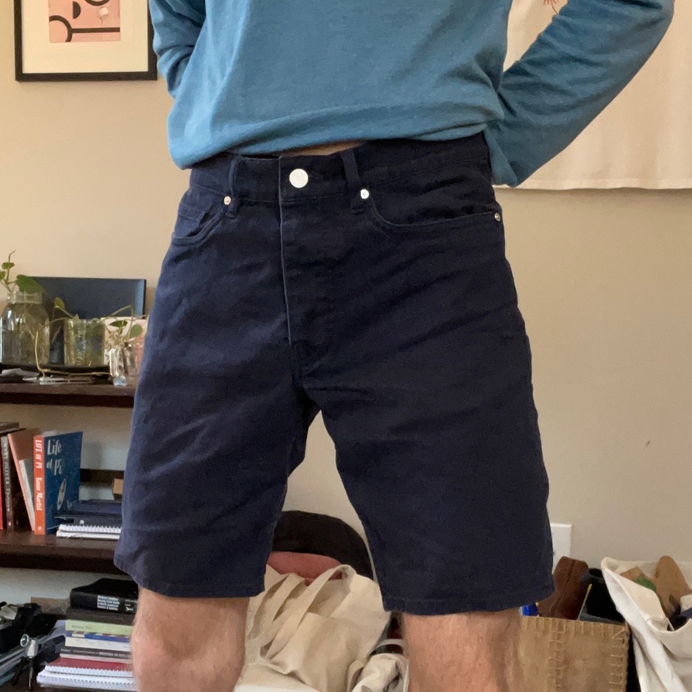 H&M Men’s Slim Fit 28” Navy shorts